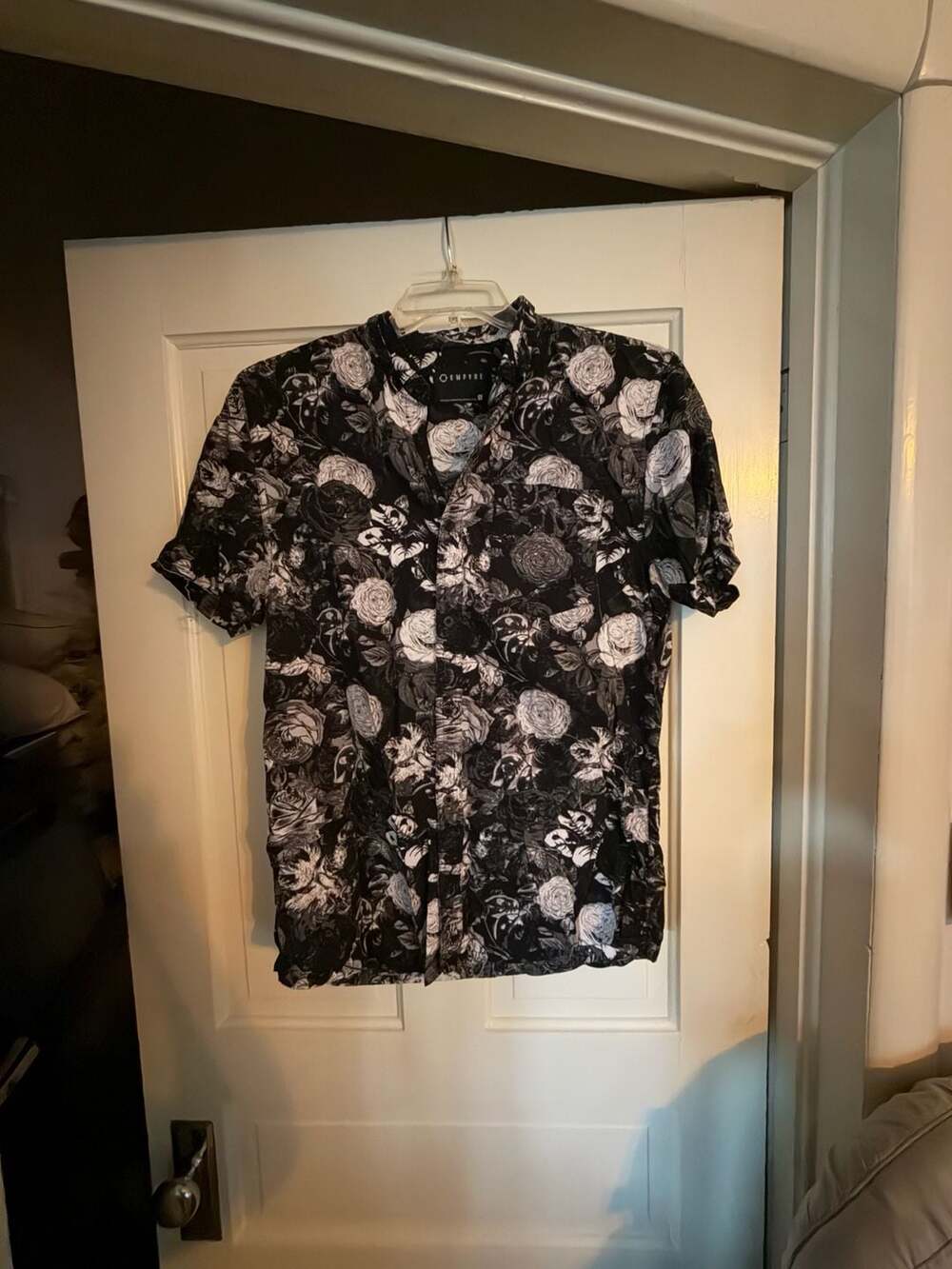 Empyre Black And White Floral Rose Print Short Sleeve Button Down Shirt Size Lar